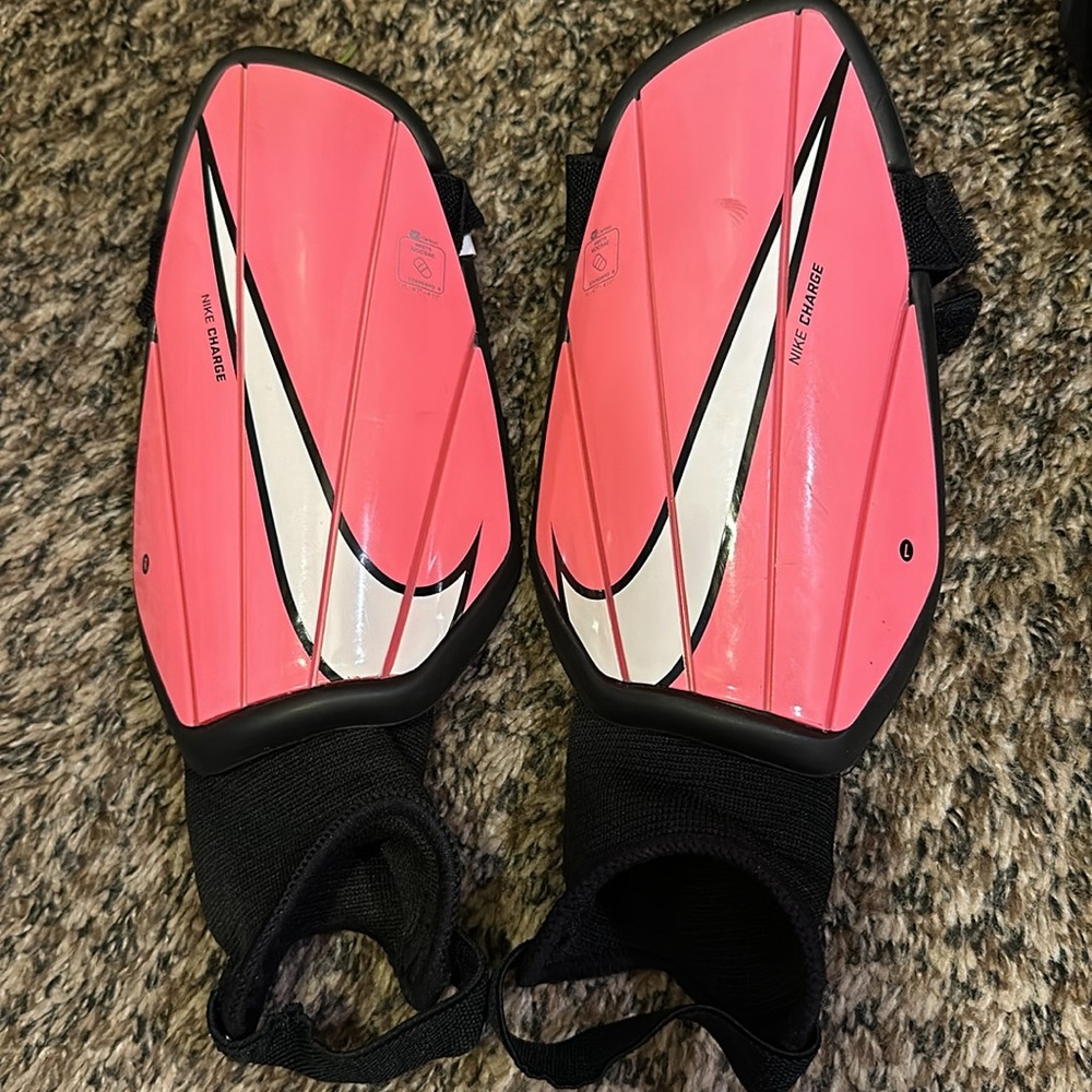 NIKE CHARGE SHIN GAURD - YL - Prink